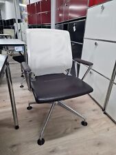 Vitra - Meda Chair - Konferenzstuhl - Leder / Netz - Braun / Weiß - M906