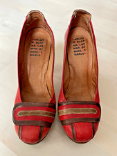 Pumps High Heels von Harlot, Gr. 38 in rot mit gold abgesetzt und Holzabsatz