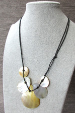 (B01)  Modeschmuck Kette /  echte Perlmuttscheiben 48cm