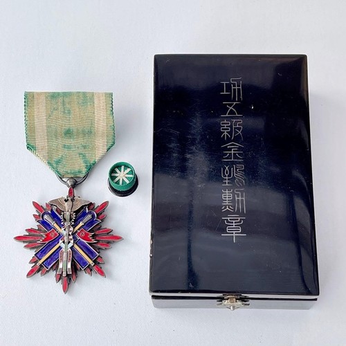 Vintage japanese army medal - vintage,
