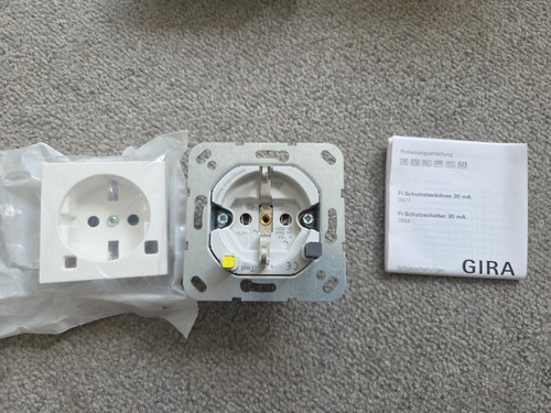 Gira 267703 schutzsteckdose - gira, fi-schutzsteckdose