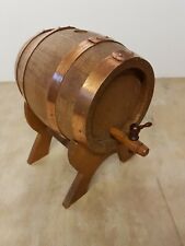 Dekoratives kleines Eichenholzfass mit Ständer für Whiskey, Cognac oder Wein