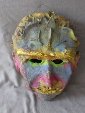 alte Maske Fratze bunt Gesicht Fasching Karneval Theater Pappmaché