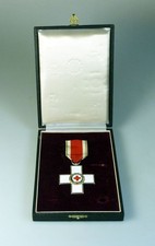 Ehrenzeichen des Deutschen Roten Kreuzes in Silber im Etui mit Verleihungszahl