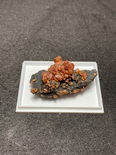 Vanadinit pyrolusit taouz - vanadinit,,