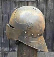 Mittelalterlicher Ritterhelm Deutscher Schallerhelm Stahl Alter Rost Antike Helm