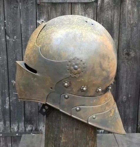 Mittelalterlicher ritterhelm - mittelalterlicher,