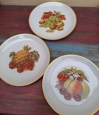 Porzellanteller mit Obstmotiv