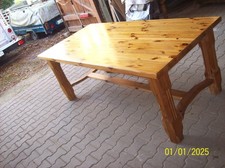 SCHÖNER GROSSER WEICHHOLZTISCH MIT SCHÖNER BEINFORM!