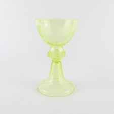 Römer Uranglas leuchtend