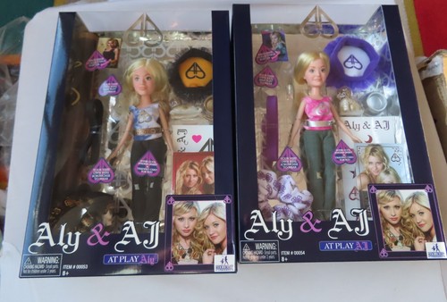 Aly play - aj, at