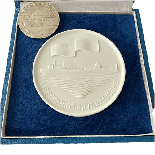 Große ddr porzellan medaille - ddr,