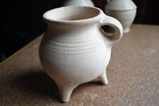 Dreifuß Keramik unglasiert Mittelalter Replik Pingsdorfer Grape