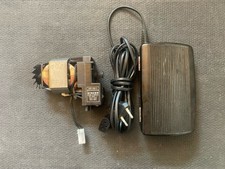 Motor mit Pedal für die Nähmaschine Singer 6211 C Samba 2 . In Arbeitszustand.