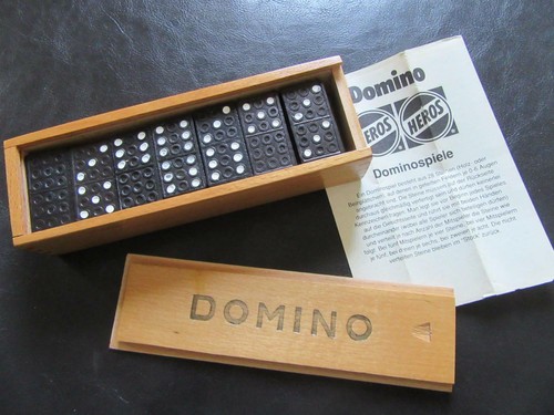 Altes domino aus - domino, holz