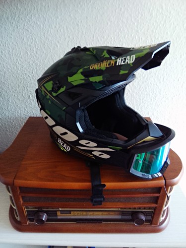 Cross helm mit brille - cross,