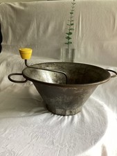 Vintage französischer Kartoffelstampfer Mühle Brevete SGDG 1960er Jahre.