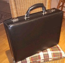 AKTENKOFFER LEDEROPTIK LEICHT