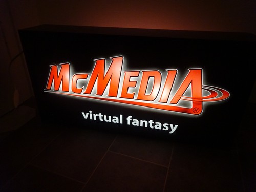 Mcmedia schild leuchtreklame