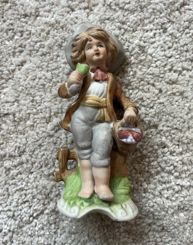 Porzellanfigur junge mit hut - porzellanfigur,