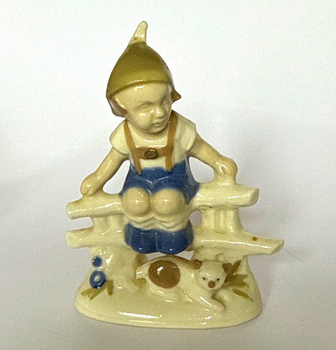 Porzellan figur junge auf bank - porzellan,
