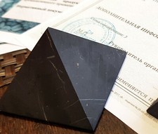 Schungit Pyramide