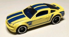 *Hot Wheels '05 Ford Mustang GT (1853)*