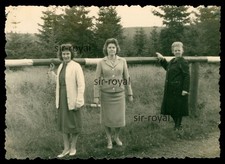 DDR Frauen berühren den