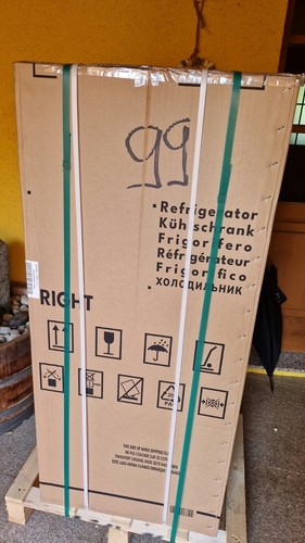 Neuer kühlschrank von - neuer,