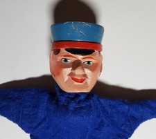 Alte Handpuppe mit Holzkopf