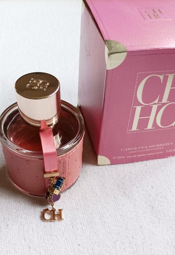 Carolina herrera grand - grand, tour