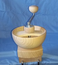 "Kornkraft" Handmühle aus massivem Buchenholz Getreide