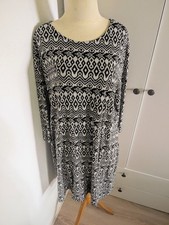 Lässiges Kleid mit Muster Aus