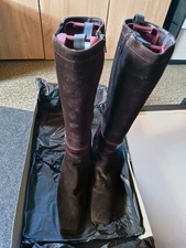 Theresia M. Wildleder Stiefel