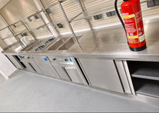 Edelstahltisch, Verkaufstheke