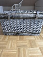 Hochwertige geflochtene Korbtruhe 