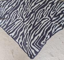 Wunderschönes Dreieckstuch Zebra Creme Grau / Grau Creme Animal Print Weich Groß