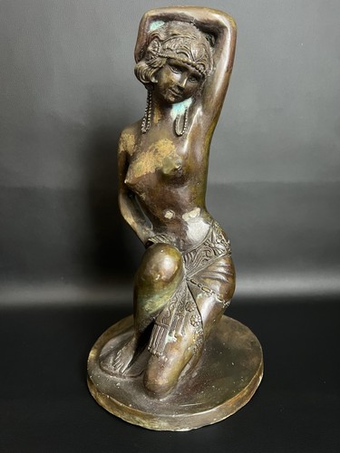 Figurine kniender frauenakt - kniender,