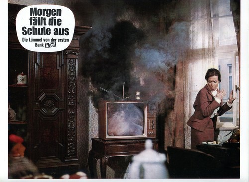 Morgen fällt die schule aus - fÄllt,