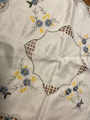Tischdecke etwa 55x55cm