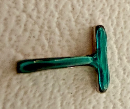 Loquet großbuchstabe - loquet, "t"