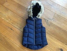 H&M Wattierte Weste Fellbesatz dunkelblau Glanzeffekt - Gr. 122/128