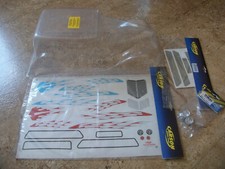 Carson Hot Rod Karosserie + Dekorbogen + Scheibenabklebefolie + Alu Scheinwerfer