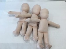 Eine Waldorfpuppe. Leere