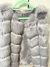 Eine Weste von Kunstfell Gr. S