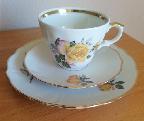 Sammeltasse weiß mit - , gelbem