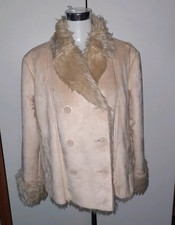 ..Kurzjacke in Leder-Felloptik