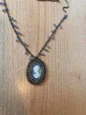 Kamee Kette, Michal Negrin