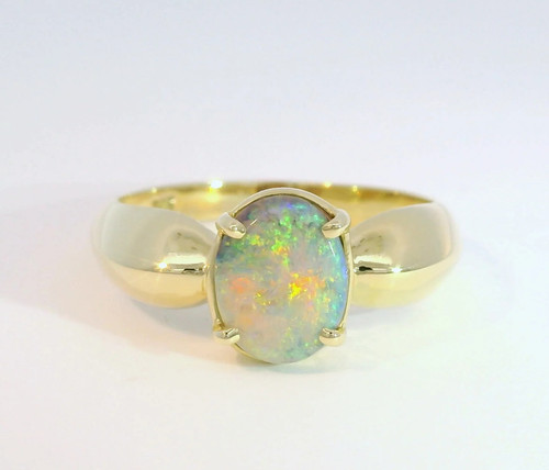 Ring mit einem opal - ring,
