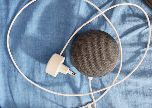 Google home mini smart speaker - google,